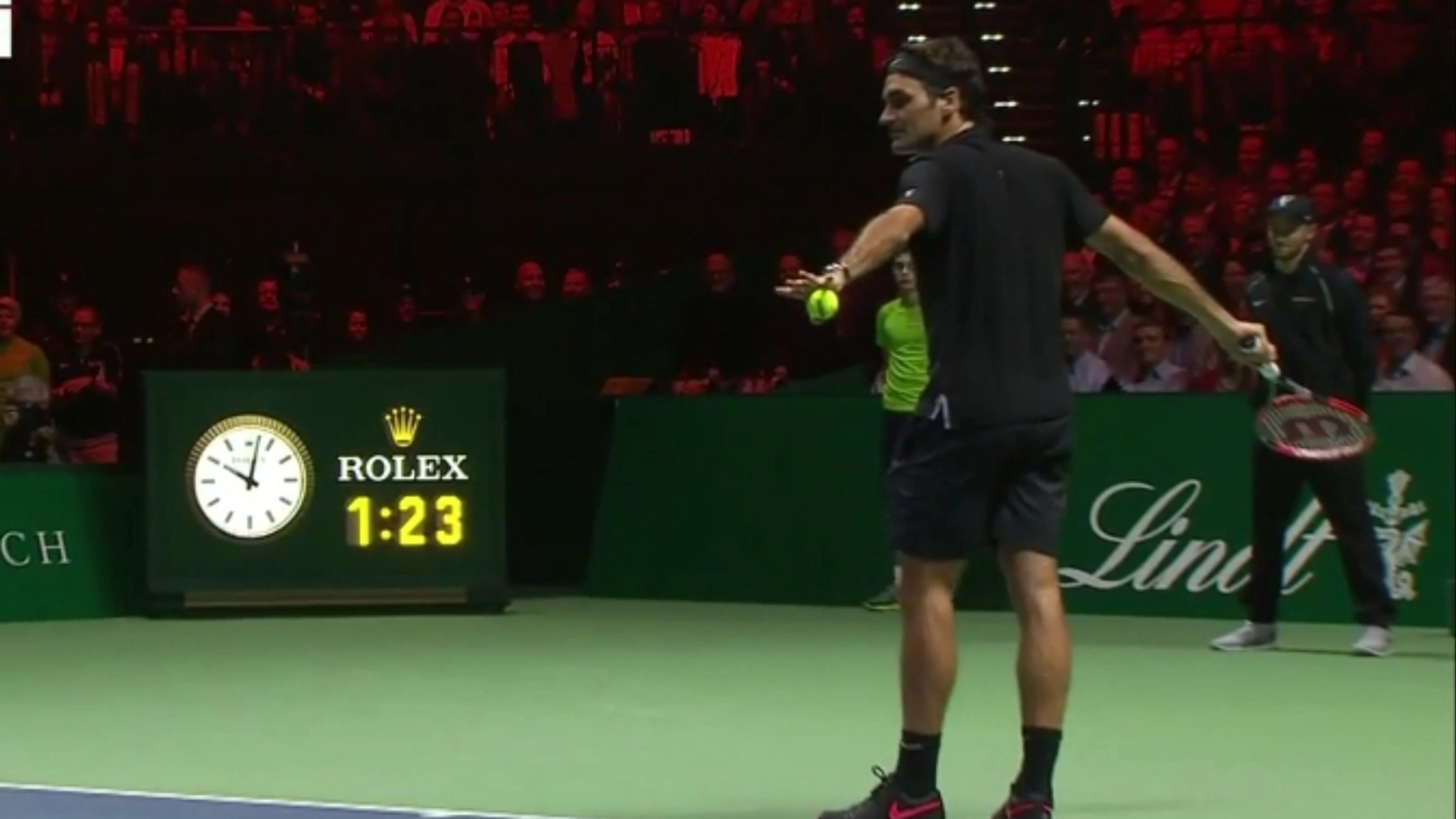 费德勒回归赛场，关键助攻首场状态亮眼，尤文图斯观众沸腾！