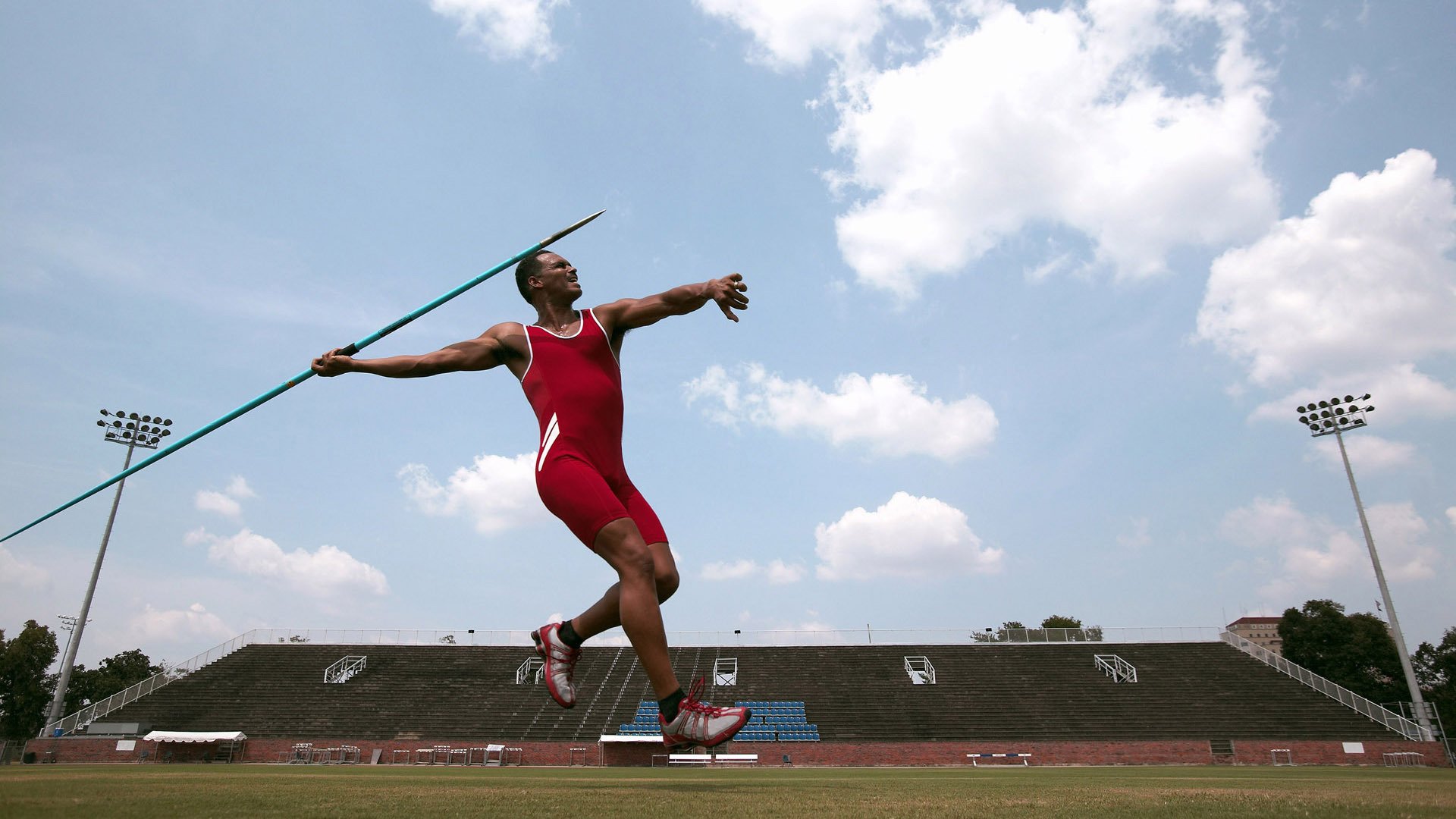 内马尔焦点对战，哈兰德与80激战篮网分钟，败北胜负难料！全场沸腾不已